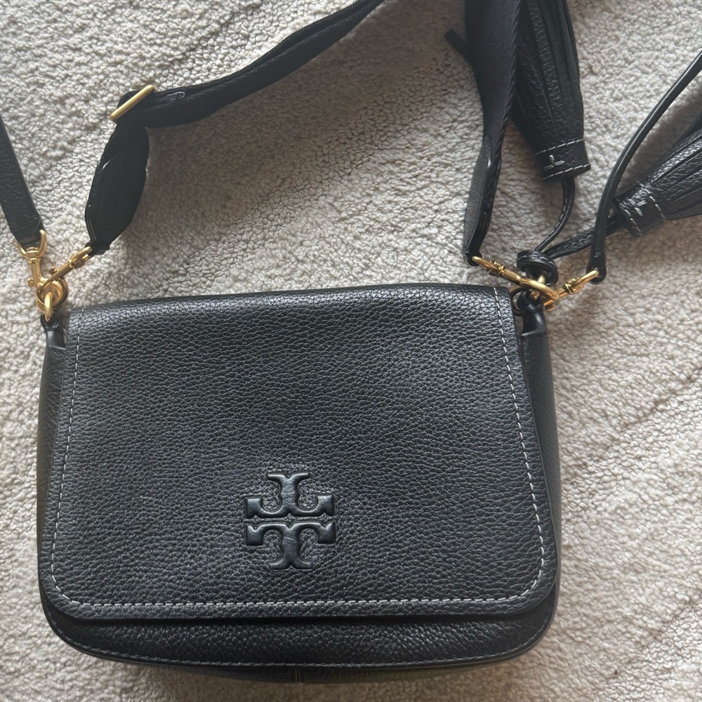 Tory Burch Thea Flap Crossbody In Black - Picture 4 of 13